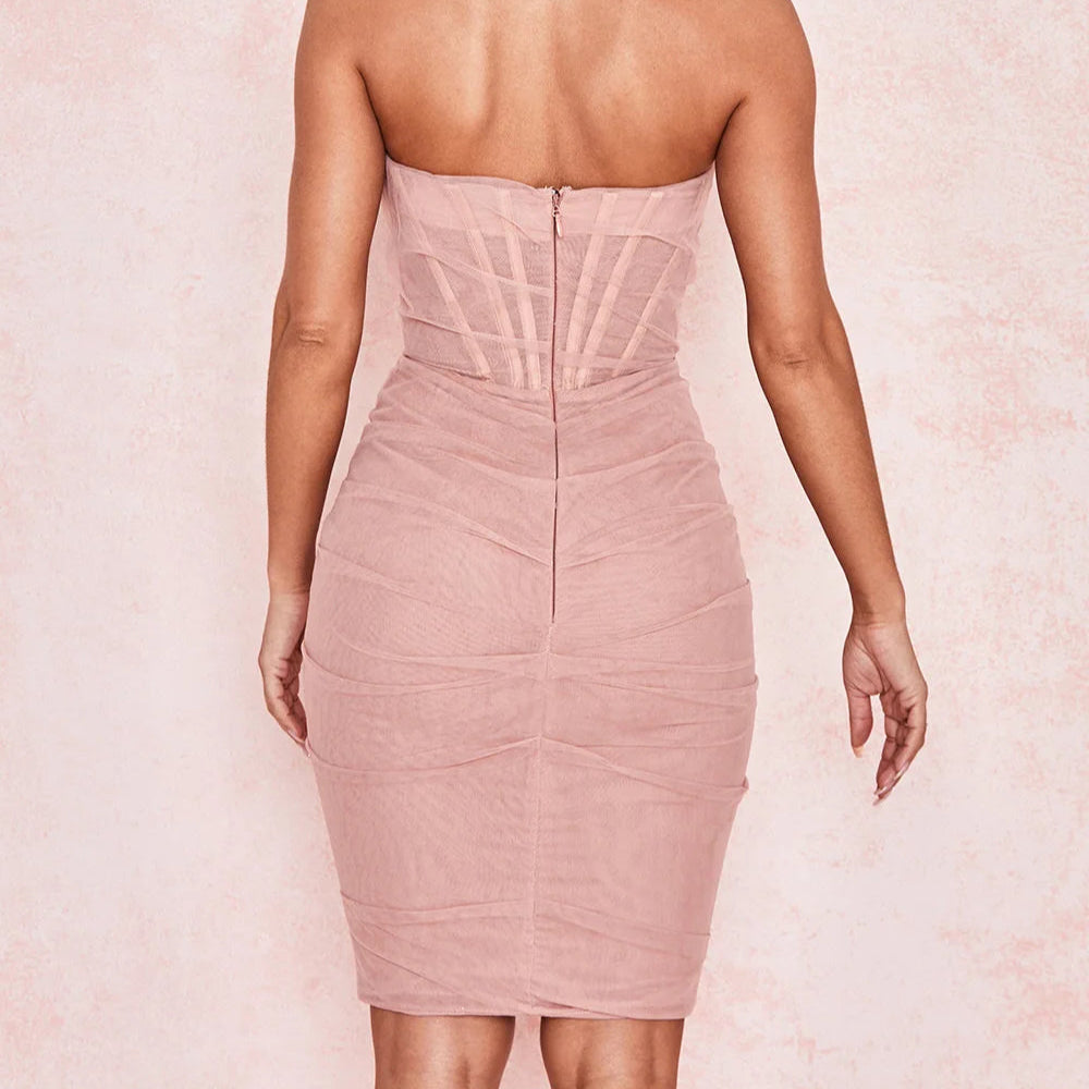 Kleid mit Korsett und Tüll